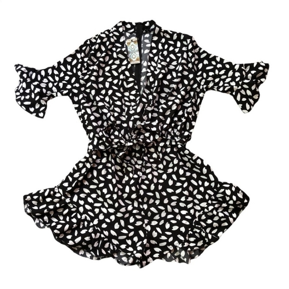 Boohoo black wrap ruffle smudge pattern romper - Picture 3 of 4